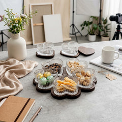 HEART-SHAPED GLASS SNACK BOWL SET WITH WOODEN TRAY & LIDS – A BEAUTIFUL TOUCH OF ELEGANCE FOR YOUR HOME! ✨