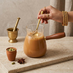 Elegant Striped Clear Borosilicate Glass Tea & Coffee Maker Pot with Wooden Handle – Heat-Resistant Design for Beautiful Everyday Brewing & Serving ☕🌿 ✨
