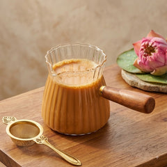 Elegant Striped Clear Borosilicate Glass Tea & Coffee Maker Pot with Wooden Handle – Heat-Resistant Design for Beautiful Everyday Brewing & Serving ☕🌿 ✨