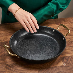 Bring Restaurant-Style Cooking to Your Kitchen with This Premium Black Wok Pan! 🥘✨
