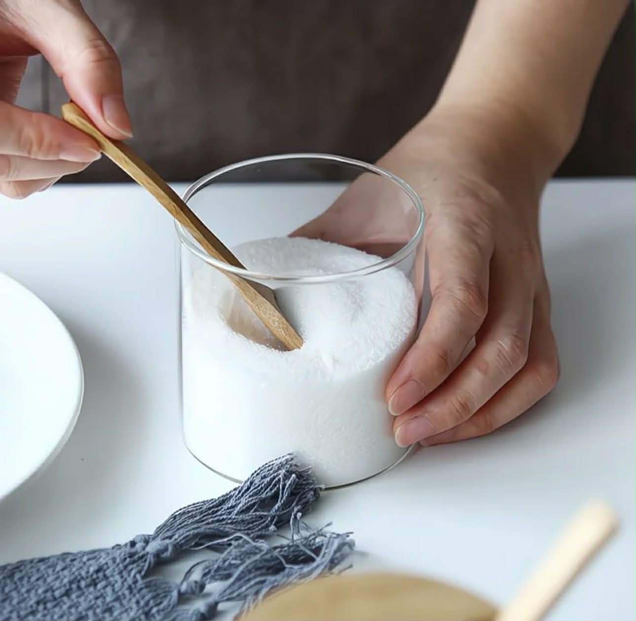 3pcs Fashion Condiment Jar Set, Storage Food, Decorative Storage Seasoning Glass Container Box, High Borosilicate Glass Jar with Bamboo Spoon Lid and Base for Home Kitchen