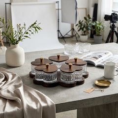 HEART-SHAPED GLASS SNACK BOWL SET WITH WOODEN TRAY & LIDS – A BEAUTIFUL TOUCH OF ELEGANCE FOR YOUR HOME! ✨