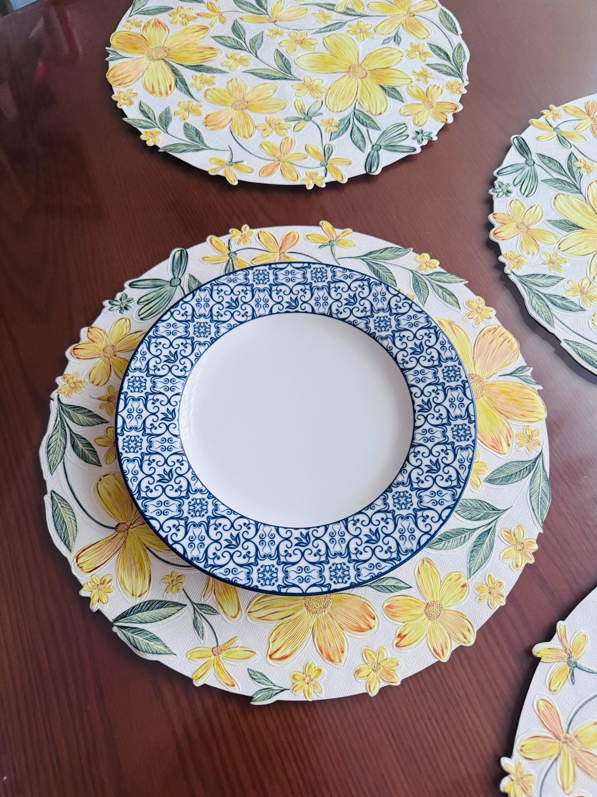ROUND FLORAL PRINT TABLE MAT SET – 6 PCS 🌸